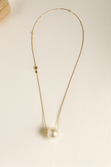 South Sea Elegance: Floating Necklace – 11–12 mm White South Sea Pearl in 18K Gold