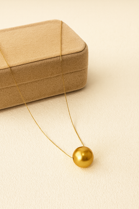 South Sea Elegance: Floating Necklace – 11–12 mm Golden South Sea Pearl in 18K Gold