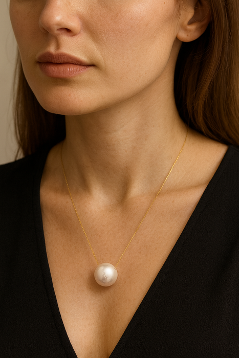 South Sea Elegance: Floating Necklace – 11–12 mm White South Sea Pearl in 18K Gold